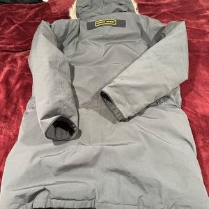 Canada Goose Citadel Parka with coyote fur trim. Boxed baffle insulation. XL.